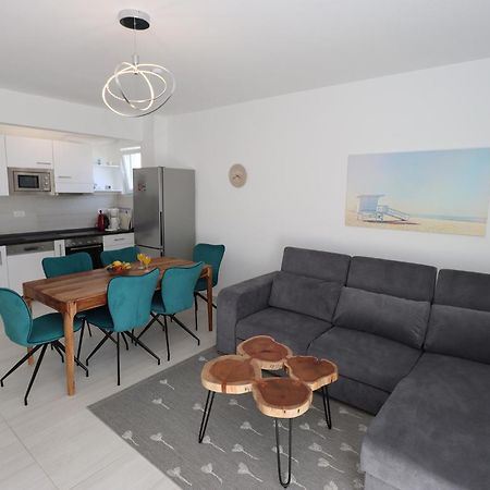 Emmi Nemira Omis Apartment Luaran gambar