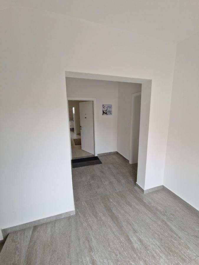 Emmi Nemira Omis Apartment Luaran gambar