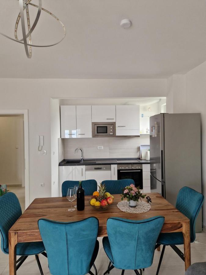 Emmi Nemira Omis Apartment Luaran gambar
