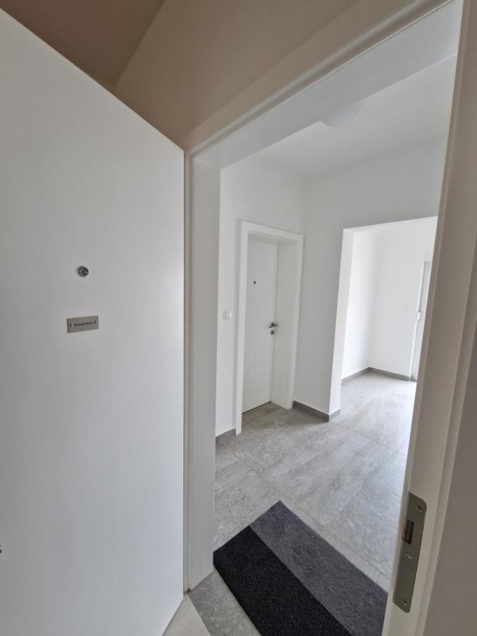 Emmi Nemira Omis Apartment Luaran gambar