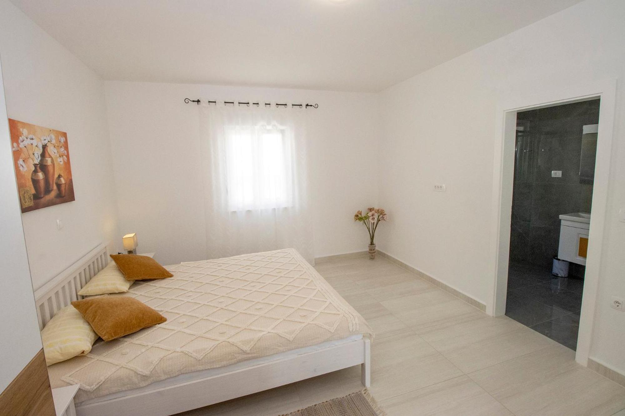 Emmi Nemira Omis Apartment Luaran gambar