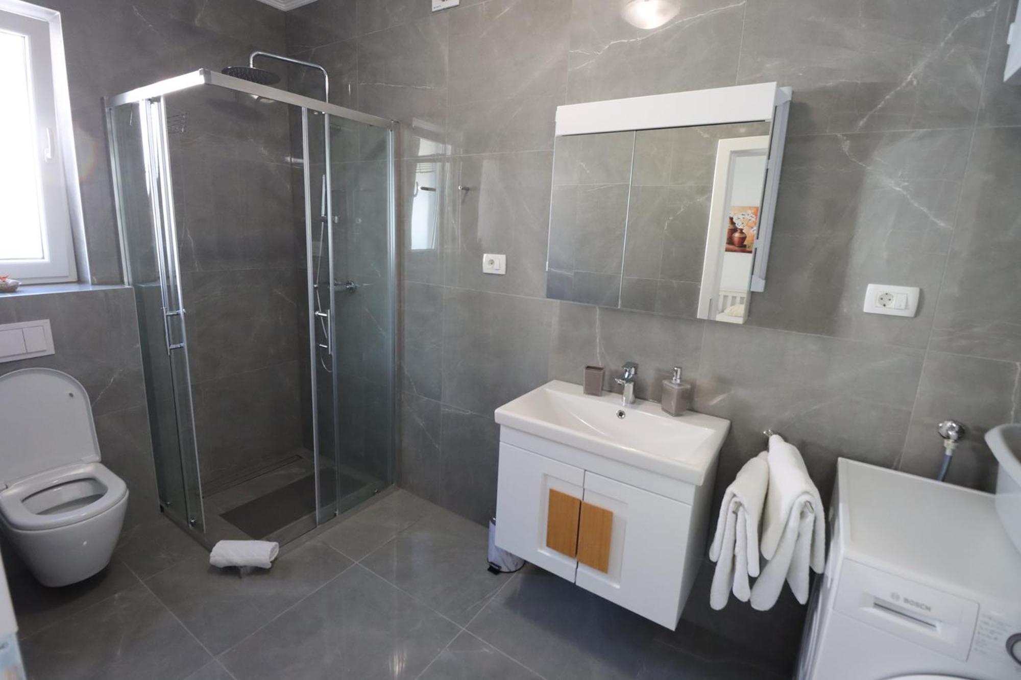 Emmi Nemira Omis Apartment Luaran gambar