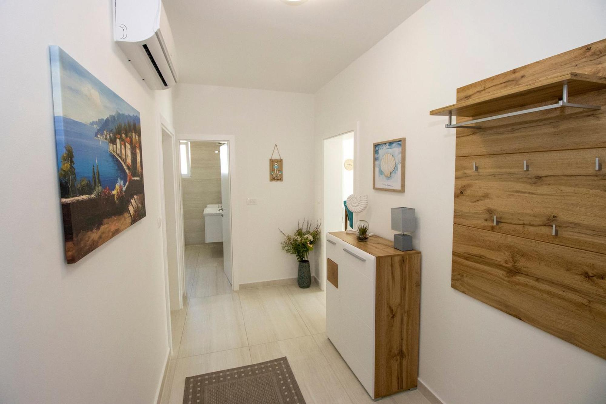 Emmi Nemira Omis Apartment Luaran gambar