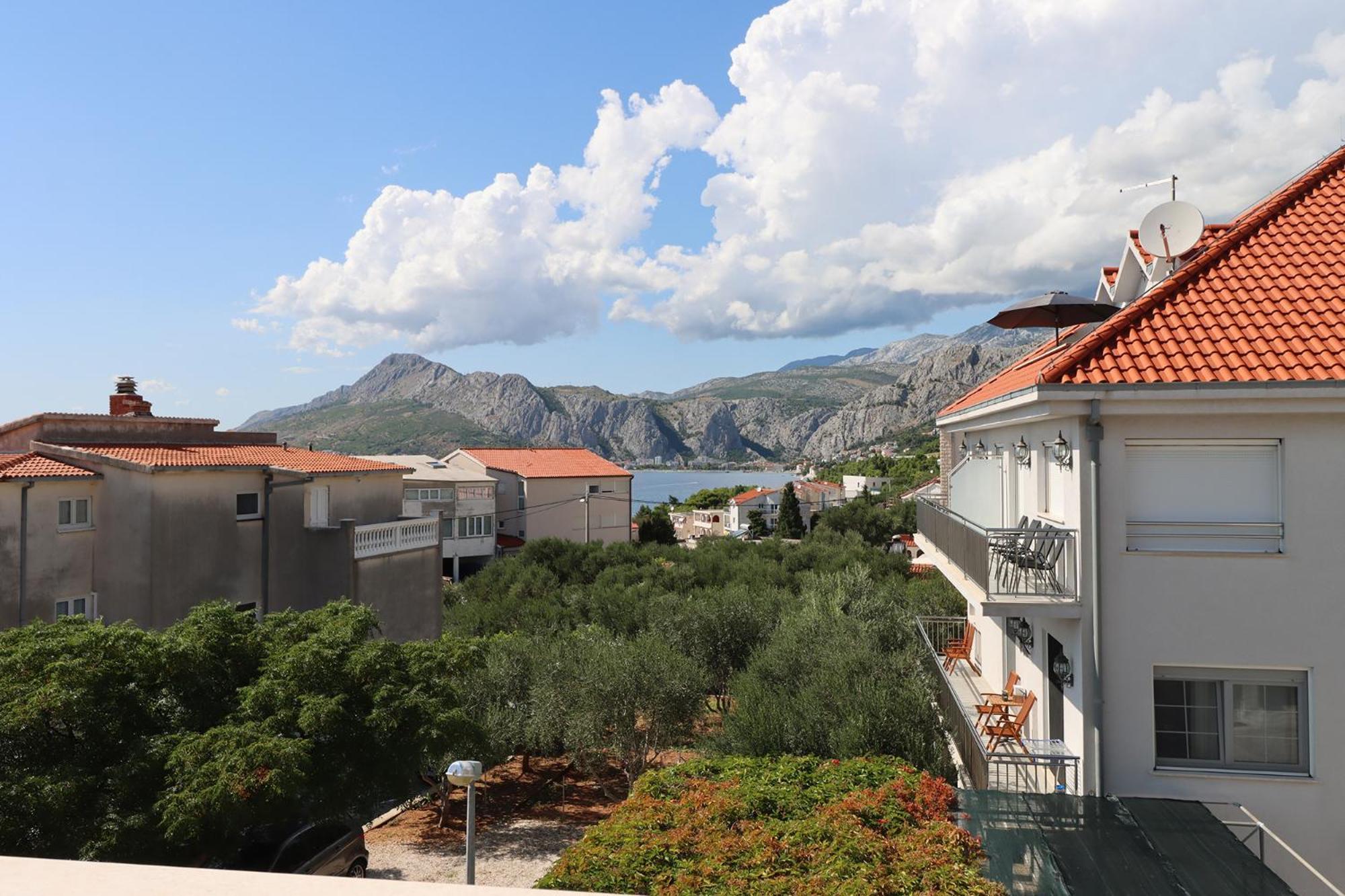 Emmi Nemira Omis Apartment Luaran gambar