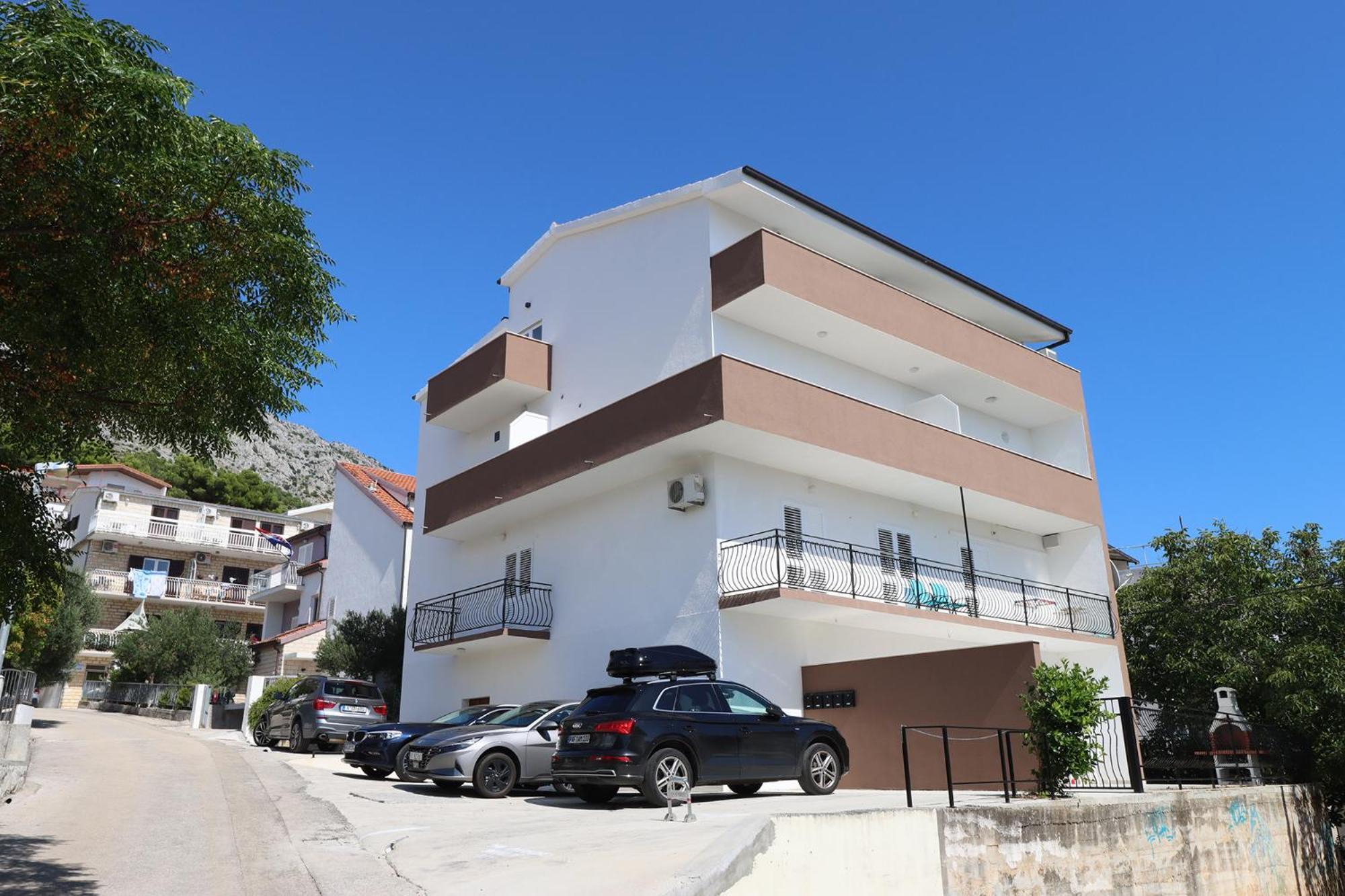 Emmi Nemira Omis Apartment Luaran gambar